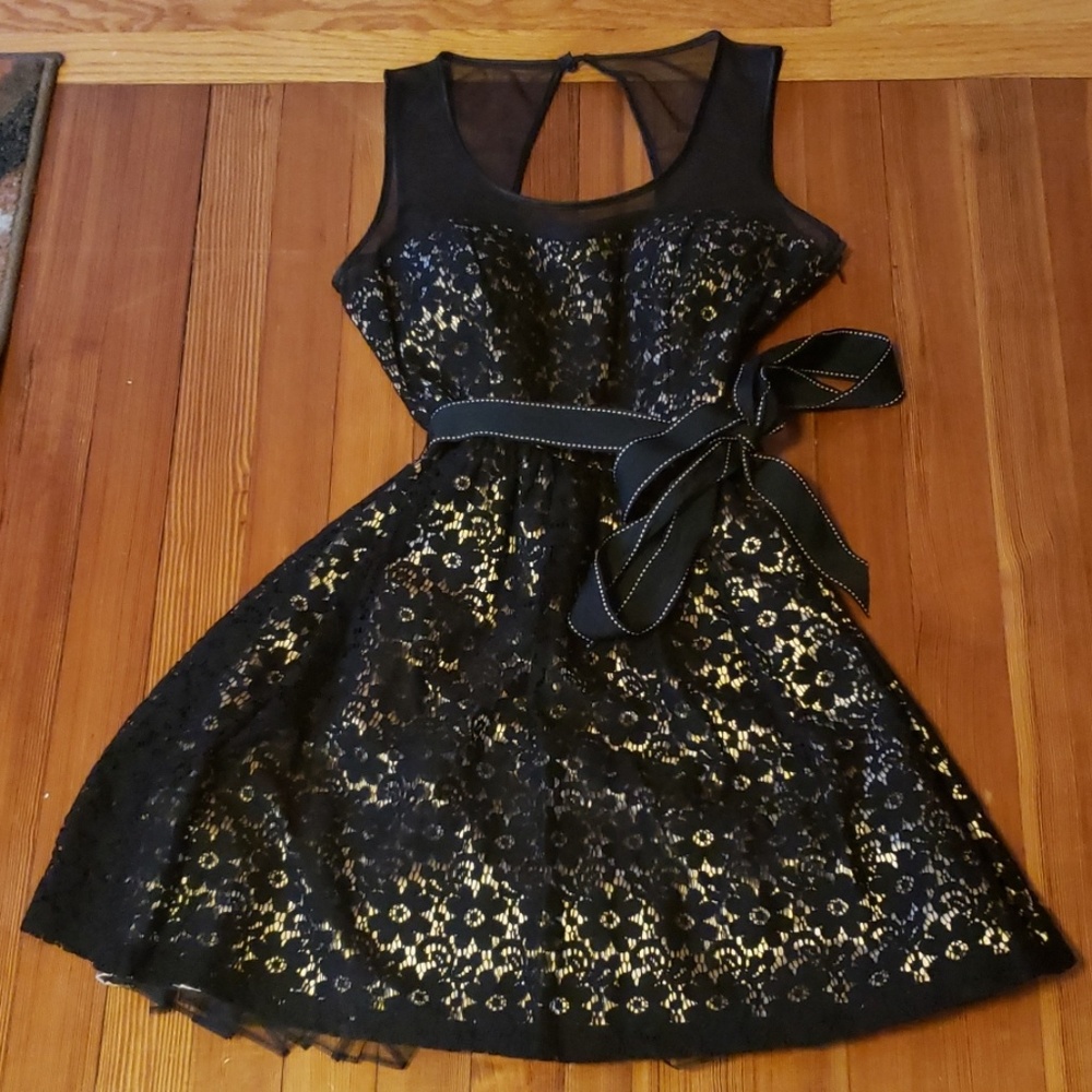 Gold and Black lace, silk, and tulle trim dress - Picture 3 of 7